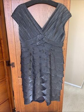 Adrianna Papell Black Tiered V-Neck Midi Dress